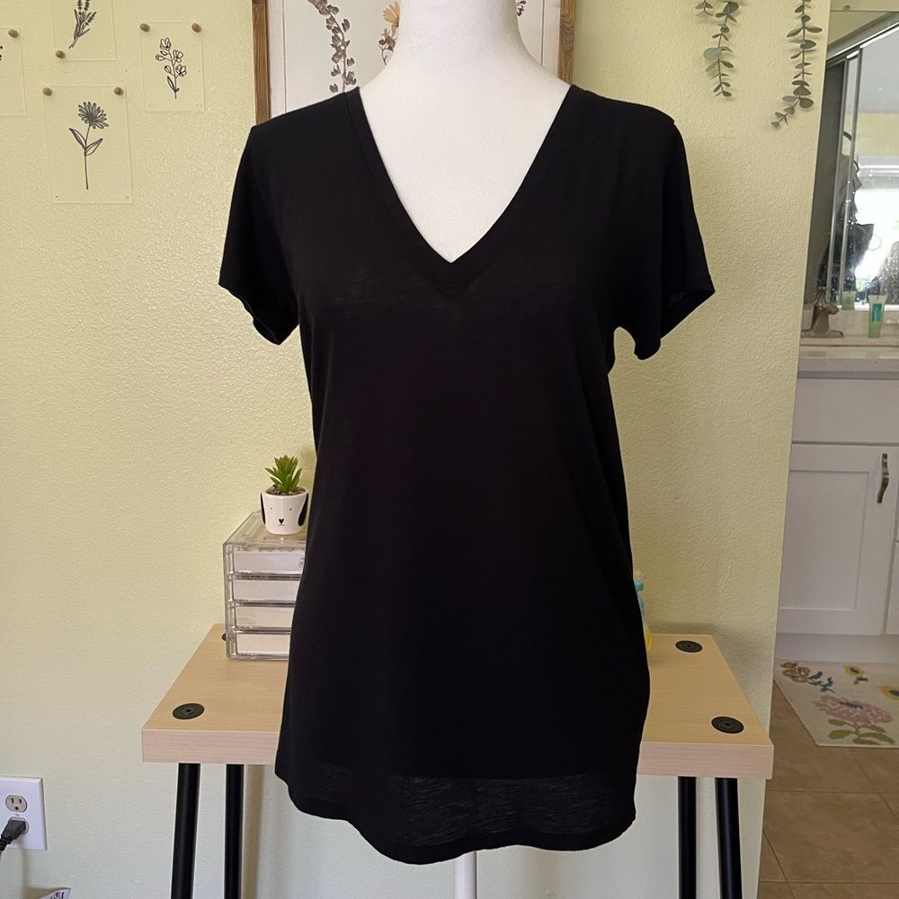 Vince Black V-Neck Short Sleeve Tee Minimalist Classic Quiet Luxury Size S